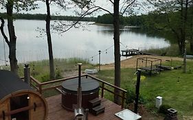 Dom nad jeziorem Winiec Mazury Sauna Plaża Linia Brzegowa Morsowanie Wędkowanie